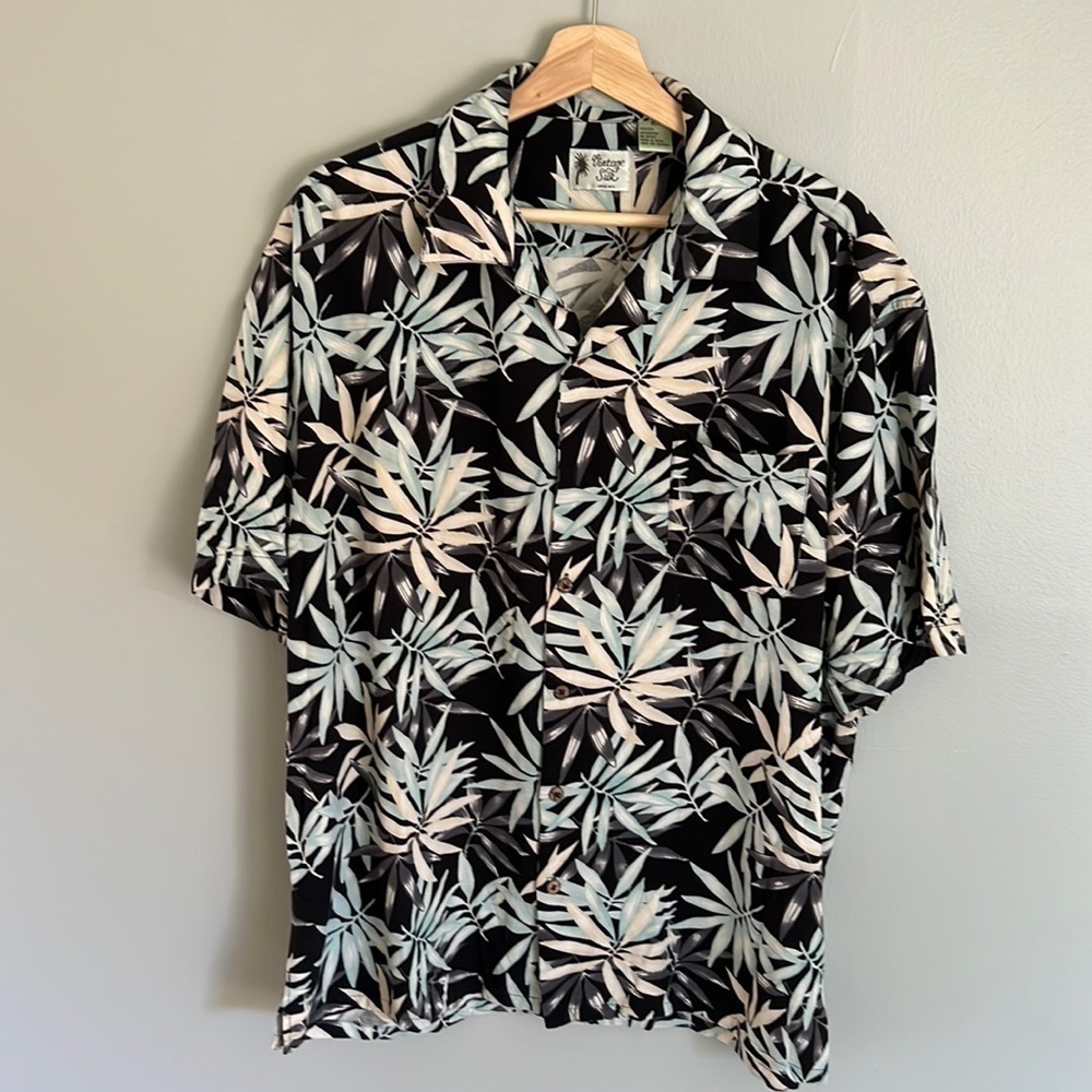 Vintage silk Men’s Tropical Hawaiian Button Down shirt - XL Tall